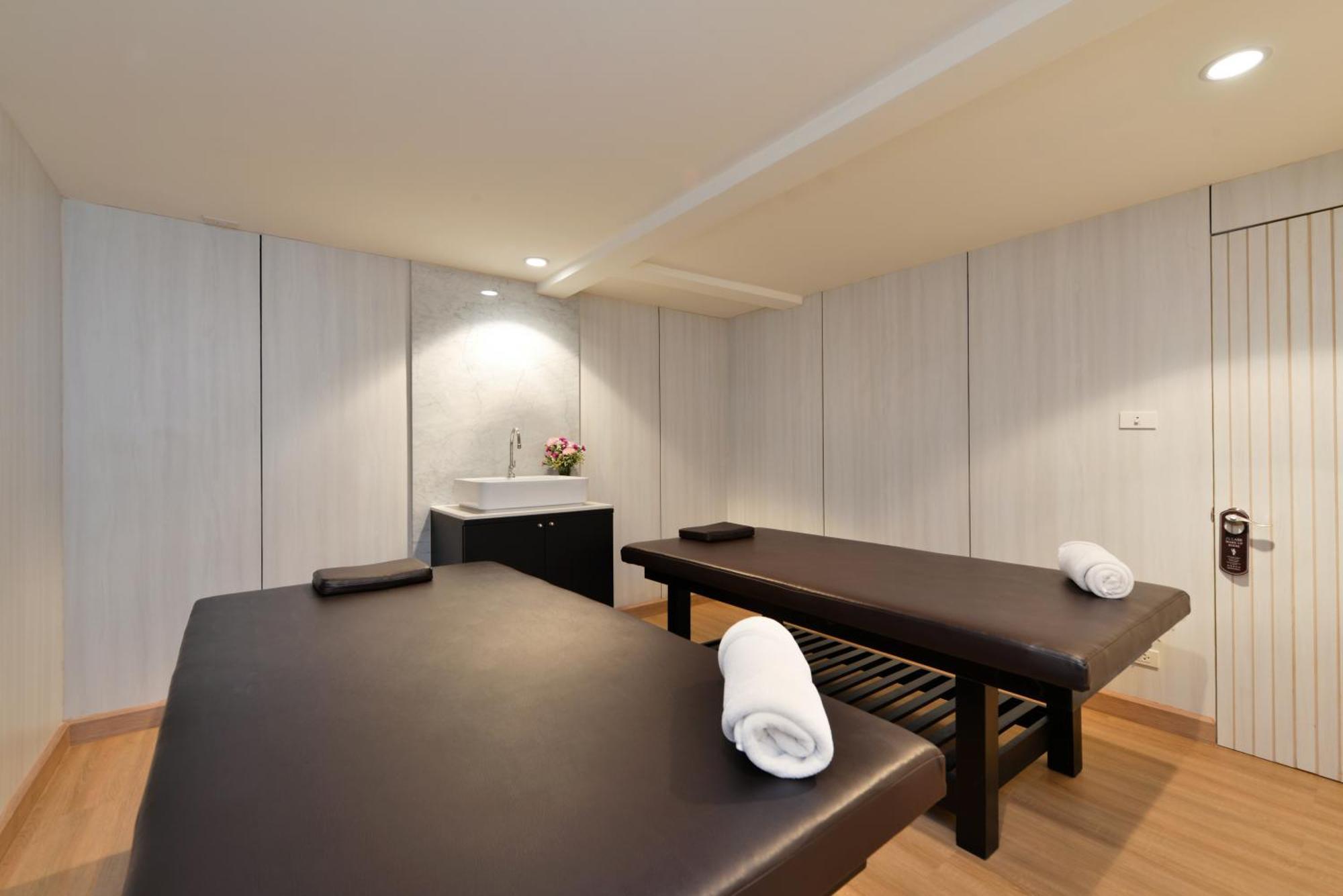 Villa De Pranakorn Bangkok Kültér fotó Massage beds