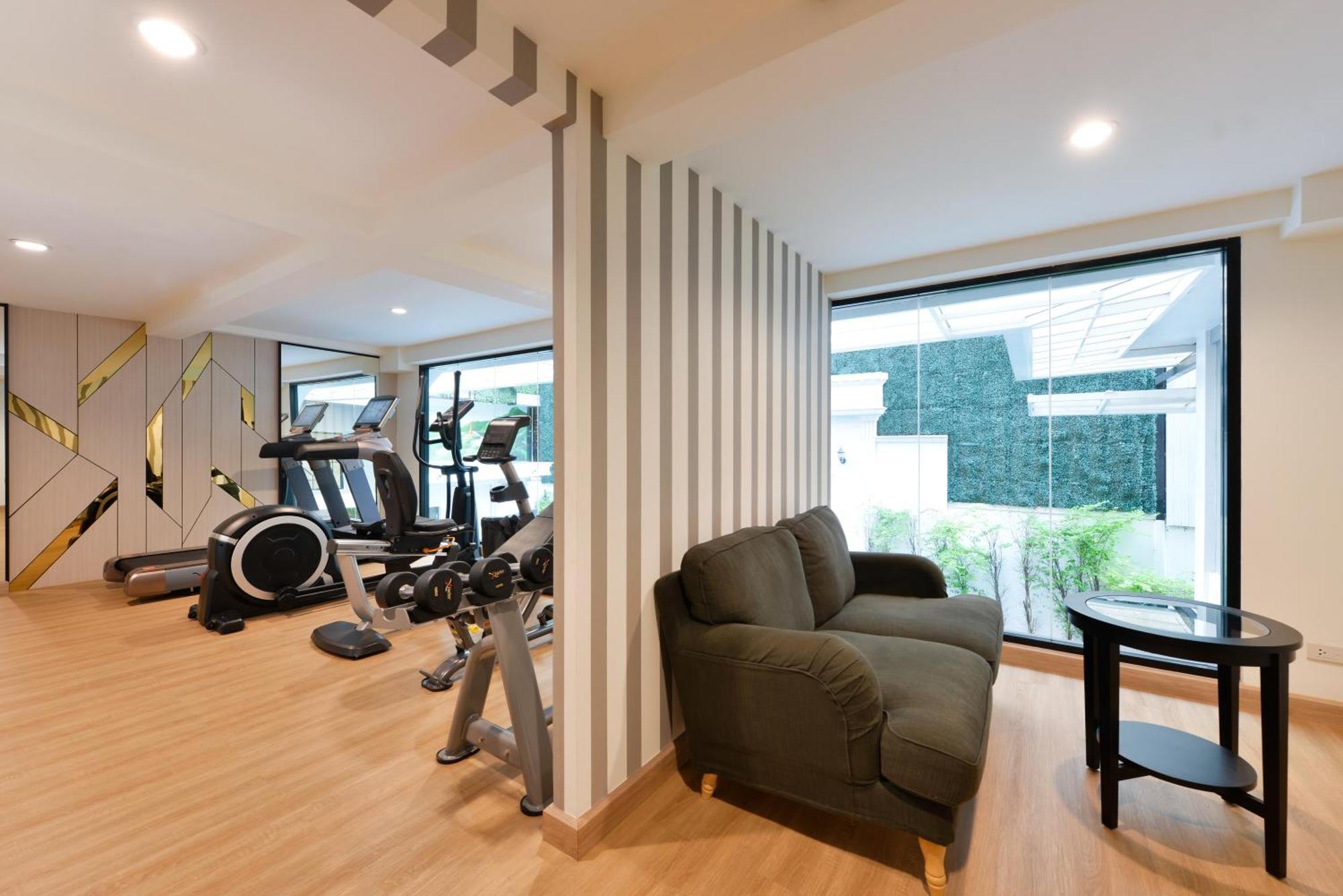 Villa De Pranakorn Bangkok Kültér fotó The gym at the residence