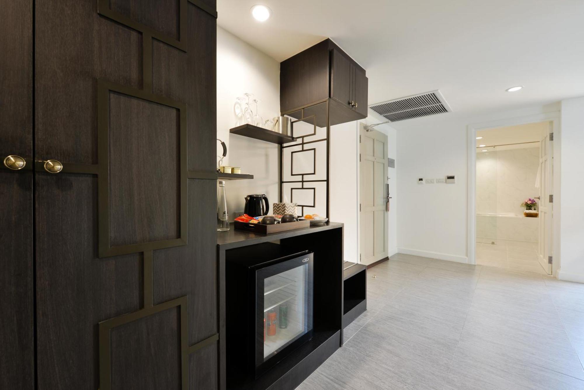 Villa De Pranakorn Bangkok Kültér fotó A kitchen in a serviced apartment